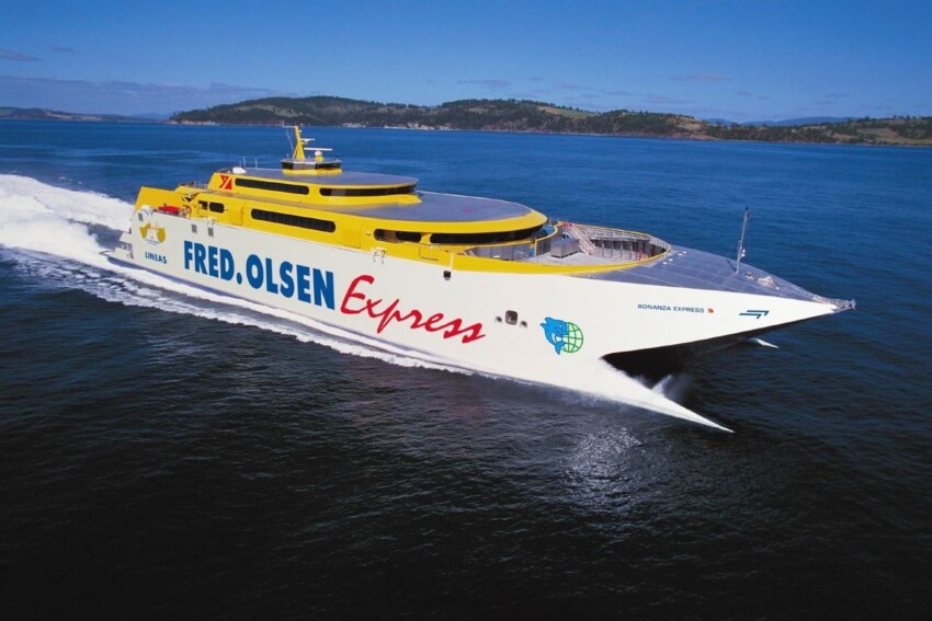 Ferries between the Canary Islands