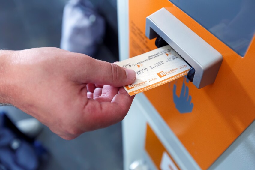 Billetes y abonos de metro, autobús y tranvía en Barcelona